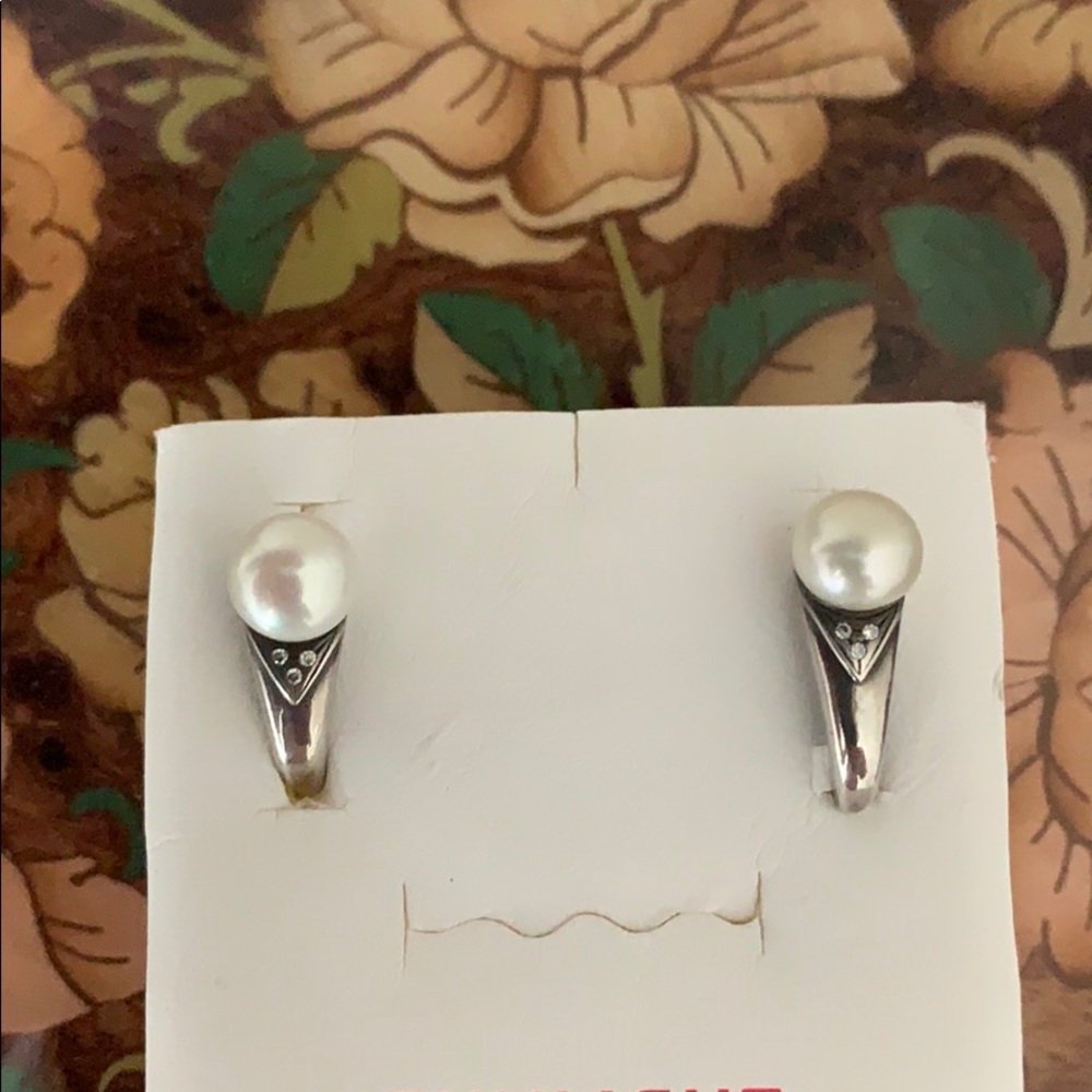 Silver Pearl Earnings with English Lock